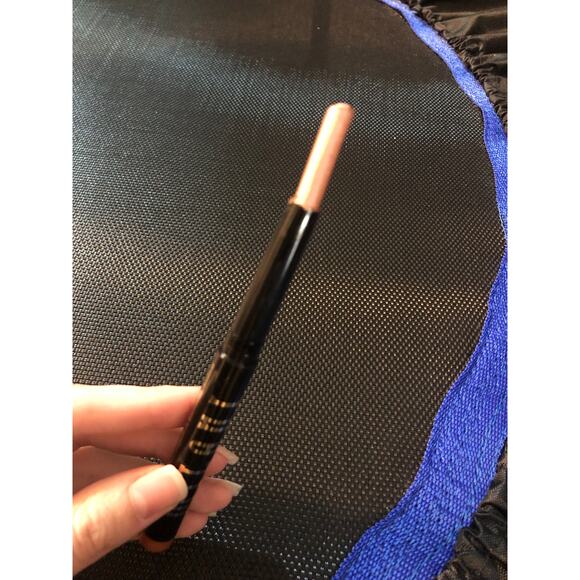 Laura Mercier and Milani crème eyeshadows - Picture 4 of 6